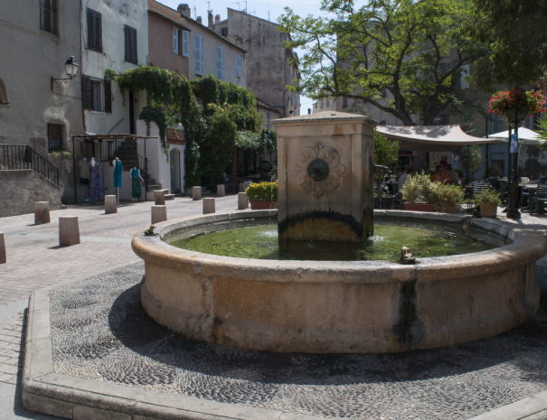 Place de Saint Florent en Haute Corse